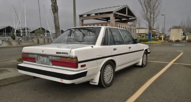 سيارة تويوتا كرسيدا 1990